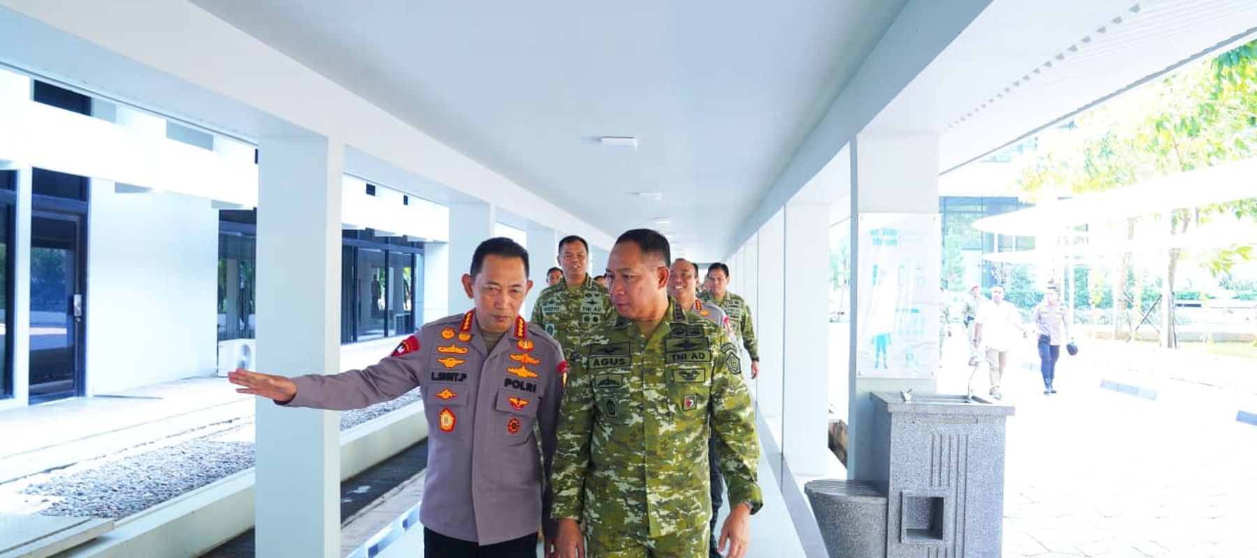 Kapolri Jenderal Listyo Sigit Prabowo dan jajarannya silahturahmi dengan Panglima TNI Jenderal Agus Subiyanto.