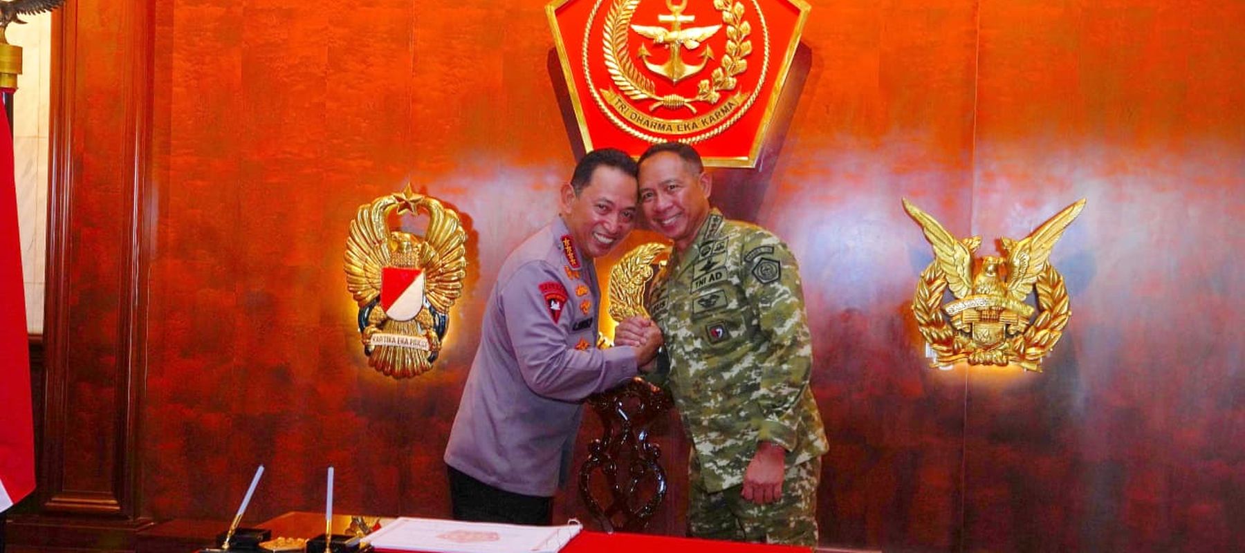 Kapolri Jenderal Listyo Sigit Prabowo dan jajarannya silahturahmi dengan Panglima TNI Jenderal Agus Subiyanto.