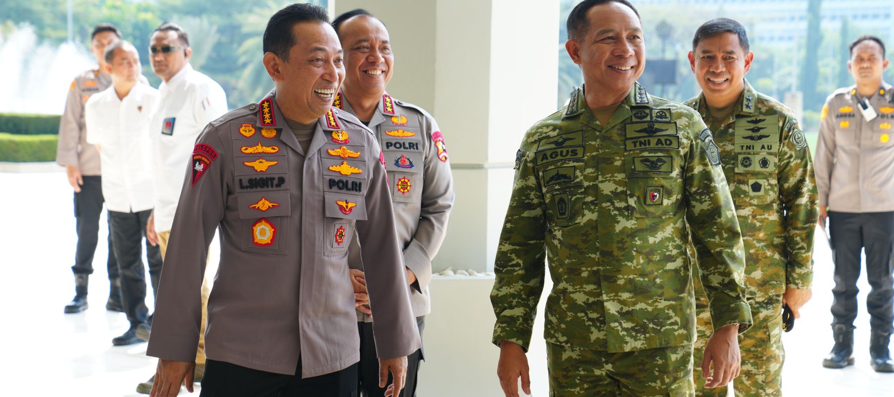 Kapolri Jenderal Listyo Sigit Prabowo dan jajarannya silahturahmi dengan Panglima TNI Jenderal Agus Subiyanto.