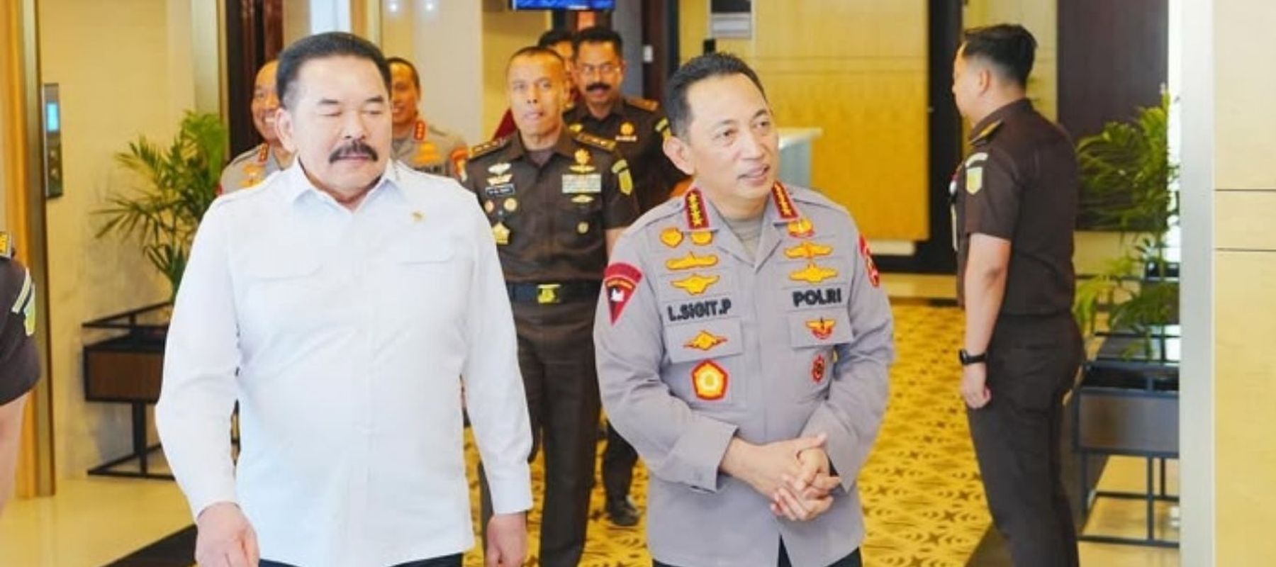 Kapolri Jenderal Listyo Sigit Prabowo silaturahmi dengan Jaksa Agung