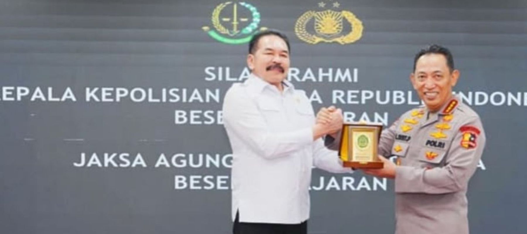 Kapolri Jenderal Listyo Sigit Prabowo silaturahmi dengan Jaksa Agung