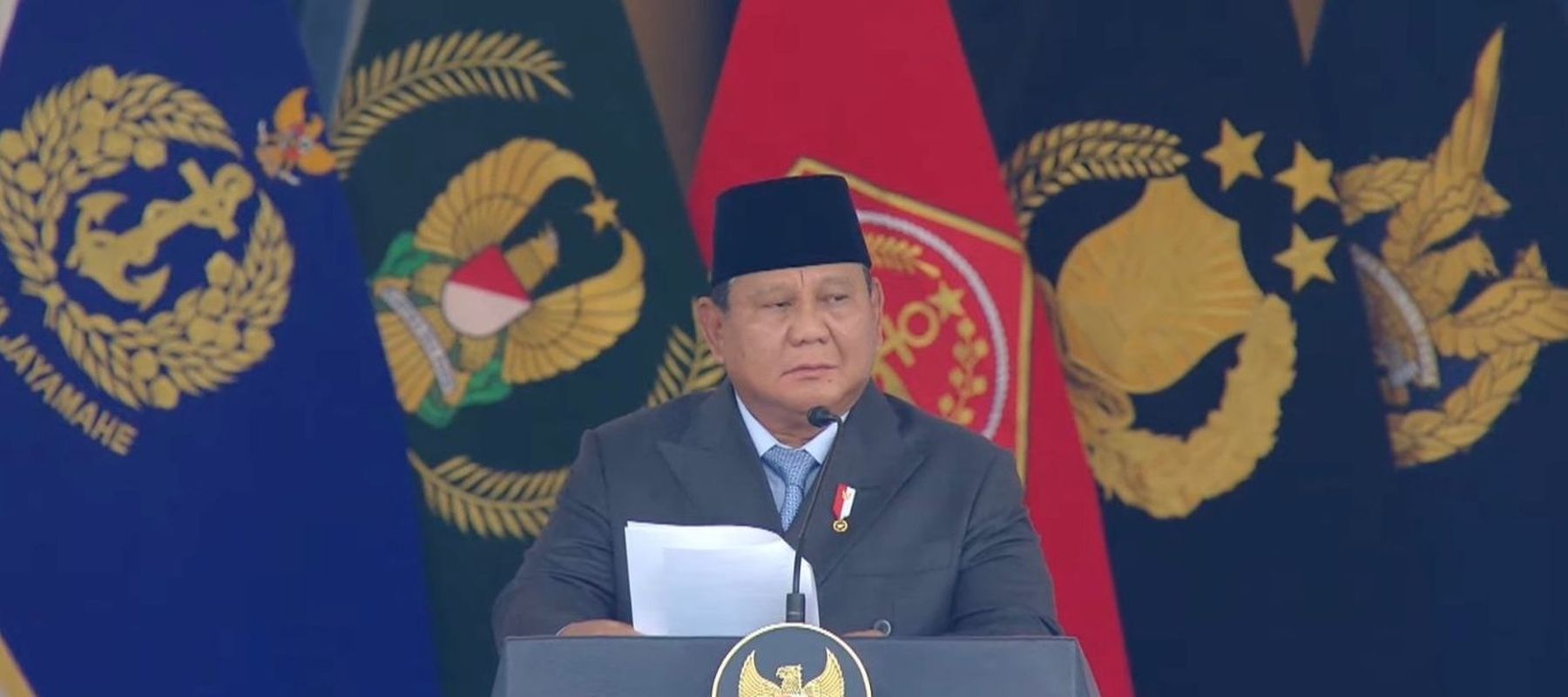Presiden Prabowo Subianto di acara Pelantikan perwira TNI Polri di Istana