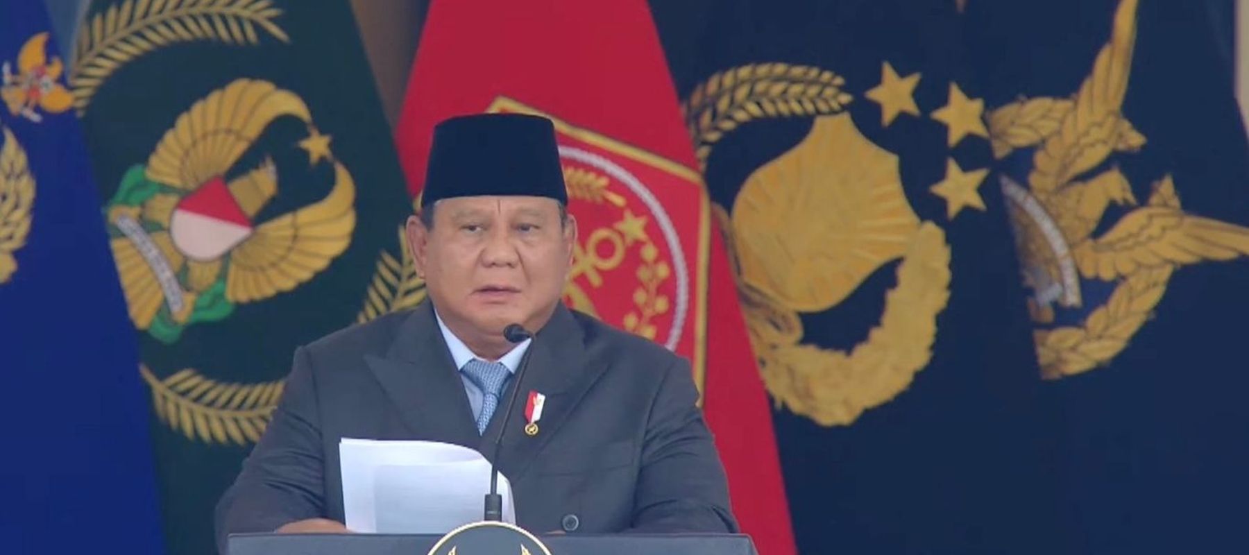Presiden Prabowo Subianto di acara Pelantikan perwira TNI Polri di Istana