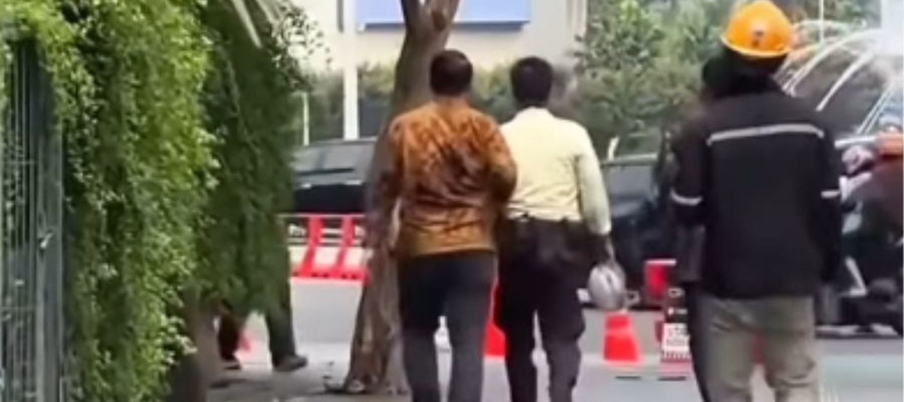 Cekcok Satpam dan Pengemudi Alphard di Bundaran HI