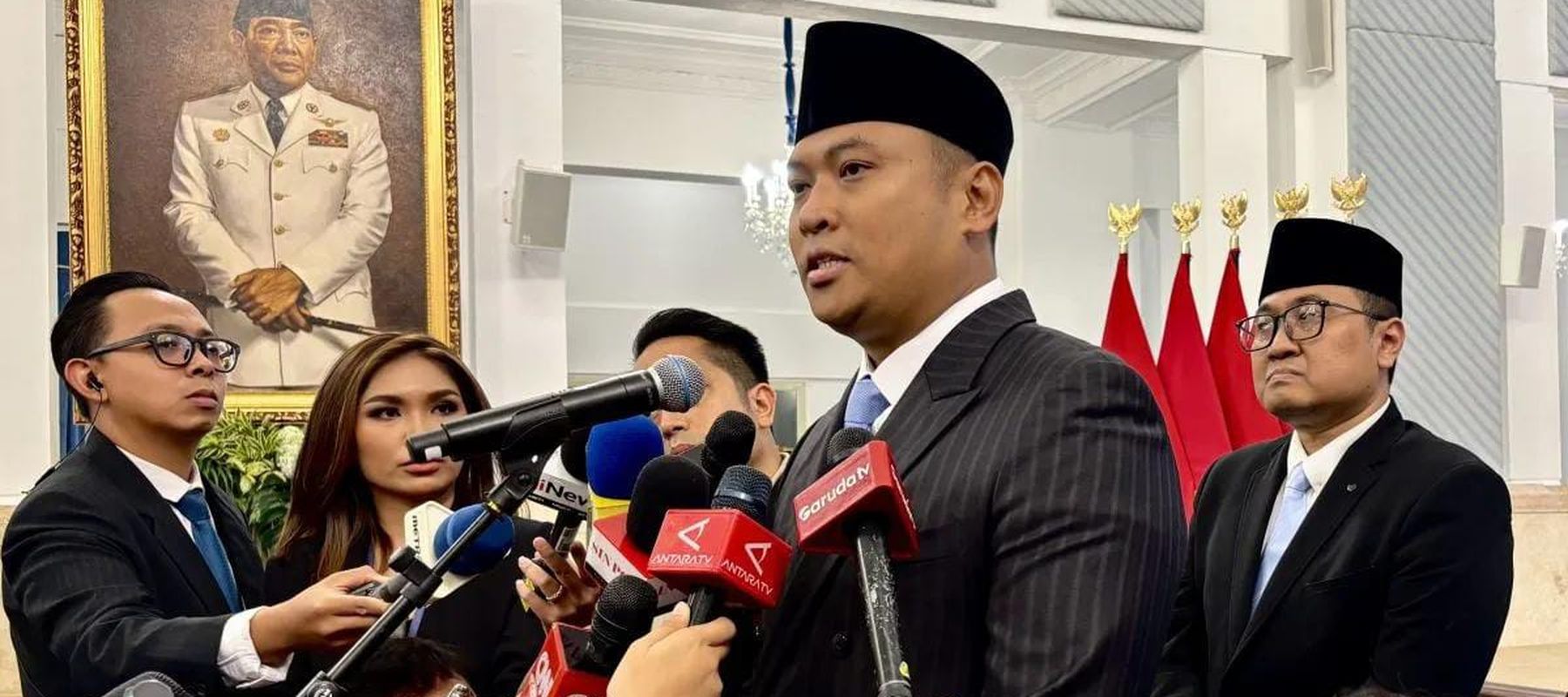 Kepala Badan Gizi Nasional (BGN) Sudaryono memberikan keterangan pers setelah upacara pelantikan di Istana Negara, Jakarta, Rabu, 22 Juli 2026