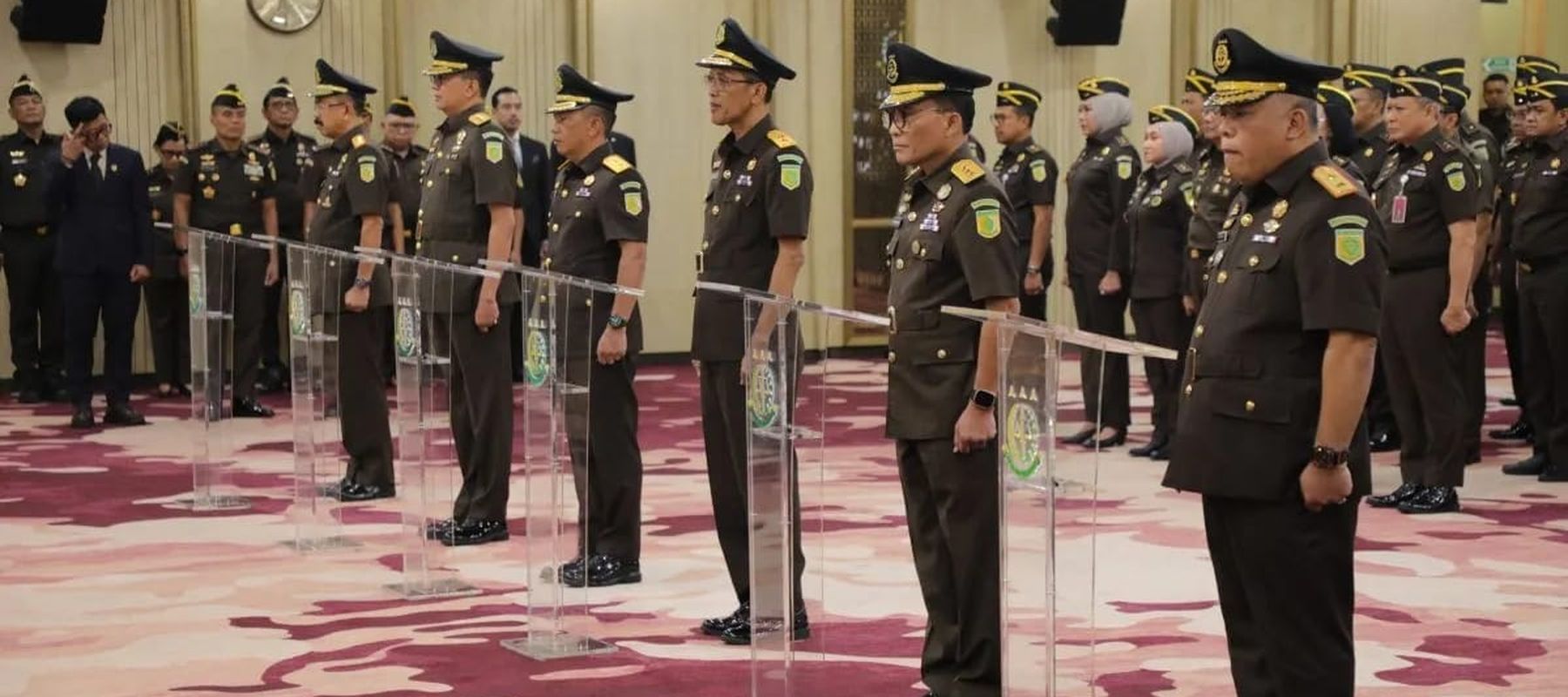 Jaksa Agung ST Burhanuddin melantik beberapa pejabat utama Kejaksaan Agung, mulai dari Wakil Jaksa Agung hingga Jaksa Agung Muda Bidang Tindak Pidana Khusus (Jampidsus) yang baru di Gedung Utama Kejaksaan Agung, Jakarta