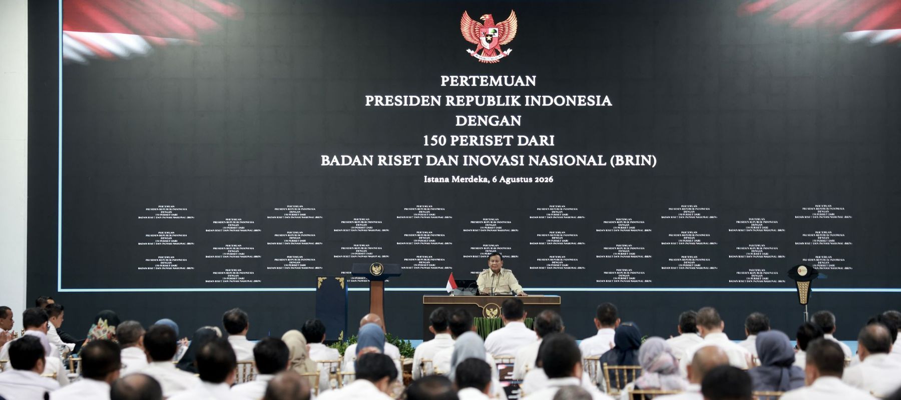 Presiden RI Prabowo Subianto memberikan arahan kepada 150 periset Badan Riset dan Inovasi Nasional (BRIN) di Istana Merdeka, Jakarta, Rabu (6/8/2026).