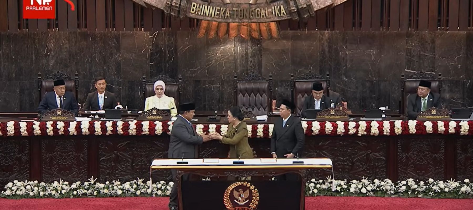 Presiden Prabowo Subianto, Ketua DPR RI Puan Maharani, dan Ketua DPD DRI Sultan Najamuddin saat pidato Nota Keuangan dan RAPBN 2027 di Gedung DPR/MPR, Jakarta, Jumat, 14 Agustus 2026. 