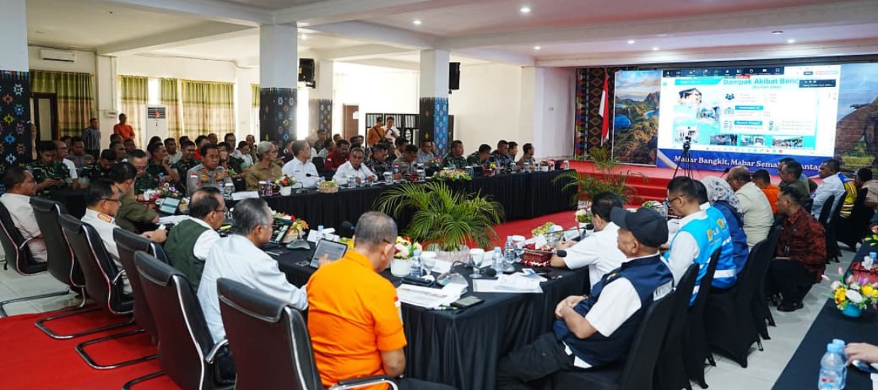 Menteri Koordinator Bidang Pembangunan Manusia dan Kebudayaan (Menko PMK) Pratikno dalam keterangannya kepada awak media usai menggelar rapat koordinasi penanganan darurat pascabencana gempa bumi pada Minggu, 16 Agustus 2026
