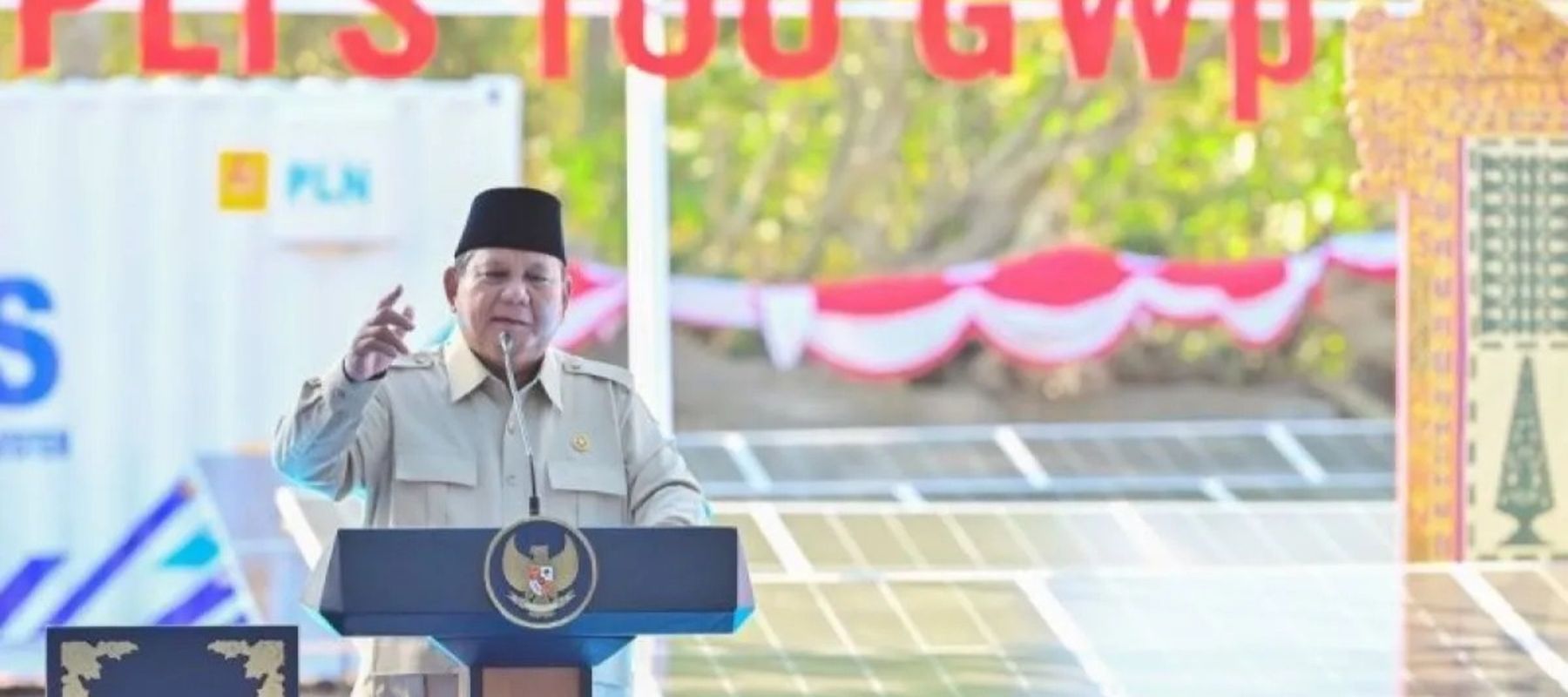 Presiden Prabowo Subianto menyampaikan sambutan saat peluncuran dan peletaka batu pertama program Pembangkit Listrik Tenaga Surya (PLTS) 100 GWp di Gilimanuk, Jembrana, Bali, Selasa, 25 Agustus 2026.