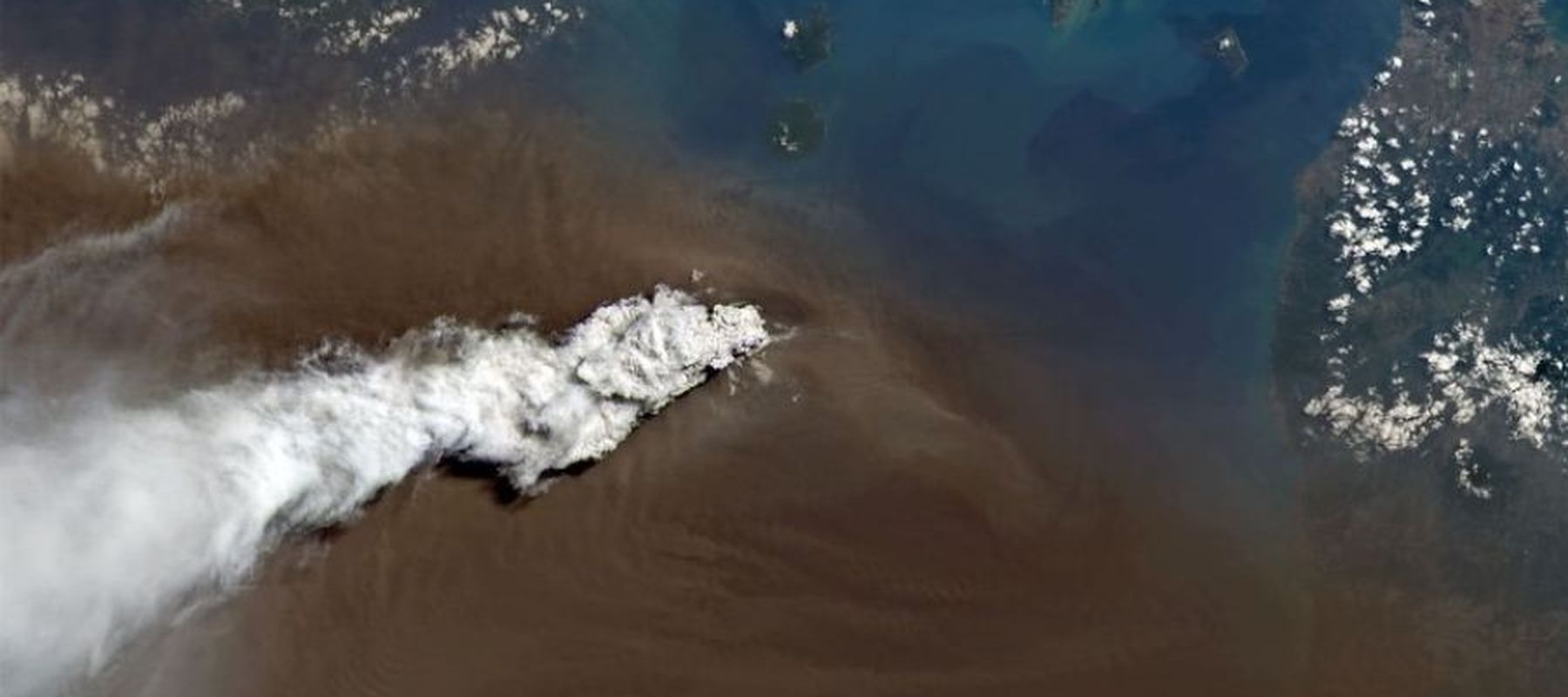 Gunung Anak Krakatau Erupsi