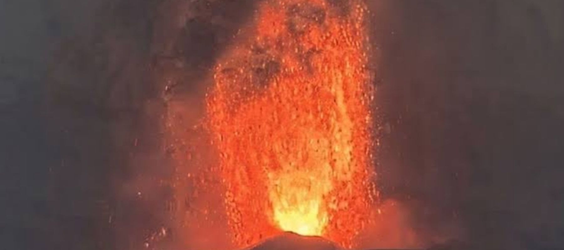 Erupsi Gunung Anak Krakatau. (Foto: Istimewa/Sosial media)
