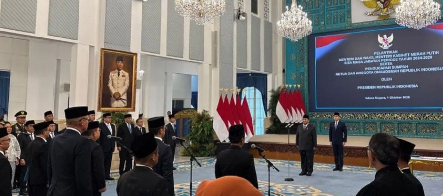 Presiden Prabowo Subianto melantik menko, menteri, wamen, kepala badan dan Ombudsman di Istana Negara, Jakarta, Kamis, 1 Oktober 2026.