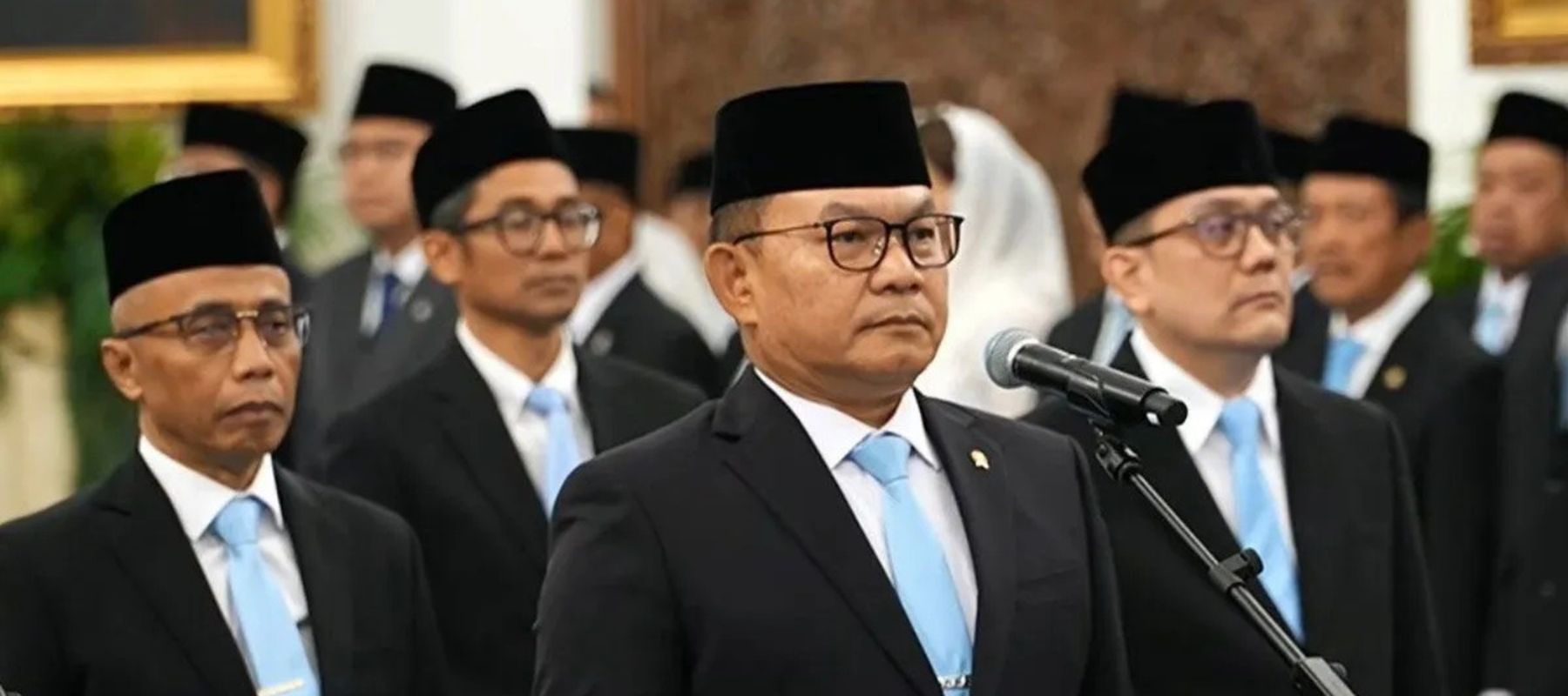 Jenderal TNI (Purn) Dudung Abdurachman dilantik sebagai Menteri Koordinator Bidang Politik dan Keamanan oleh Presiden Prabowo Subianto di Istana Negara, Jakarta, Kamis, 1 Oktober 2026.