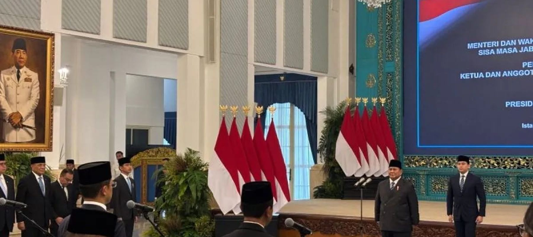 Presiden Prabowo Subianto dalam pelantikan menteri, wakil menteri dan kepala badan di Istana Negara, Jakarta