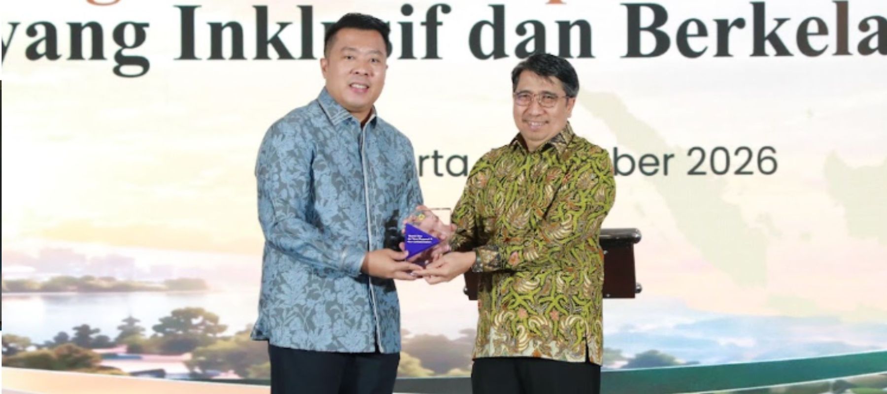 Direktur Utama Nusantara TV sekaligus Direktur NT Corp Randy M. Tampubolon bersama Deputi Gubernur Bank Indonesia, Solikin M.Juhro