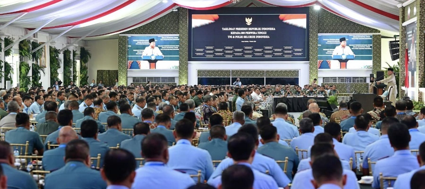 Presiden Prabowo Subianto memberikan taklimat kepada sekitar 800 perwira tinggi Tentara Nasional Indonesia (TNI) dan Kepolisian Negara Republik Indonesia (Polri) di Istana Kepresidenan, Jakarta, Rabu, 7 Oktober 2026
