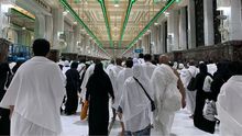 Kapolri Wujudkan Mimpi ART Lansia ke Tanah Suci