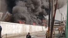 VIDEO: Kebakaran Hantam 3 Gudang di Kosambi