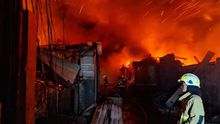 Kebakaran Hebat di Pabrik Bingkai di Duren Sawit, Baru Padam 3 Jam