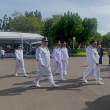 Kepala Daerah Mulai Memasuki Istana Kepresidenan untuk DIlantik, Ada yang Datang Pakai Tongkat Jalan