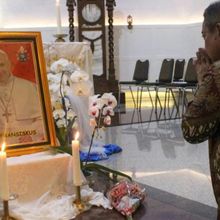 Paus Fransiskus Berpulang, Vatikan Dipadati Ribuan Umat dan Pemimpin Dunia