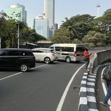 Demo Mahasiswa Lumpuhkan Lalu Lintas Simpang Semanggi, Kendaraan Putar Balik
