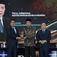 Menkop Ferry Terima Penghargaan Anugerah Bakti Nusantara 2025 untuk Penguatan Ekonomi Kerakyatan