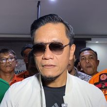Gus Miftah Salurkan Bantuan Presiden untuk Renovasi Rumah Ibadah Terdampak Gempa NTT
