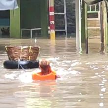 Update Banjir Jakarta Sore Ini: 16 Jalan Masih Tergenang