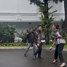 Breaking News: Calon Wamenkeu Juda Agung Datangi Istana Lengkap dengan Jas dan Dasi Biru