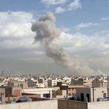 Serangan AS-Israel ke Iran Terjadi Dekat Kantor Ayatollah Ali Khamenei