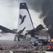 Pesawat Penumpang Iran Air Hancur Lebur Akibat Serangan Rudal Amerika dan Israel