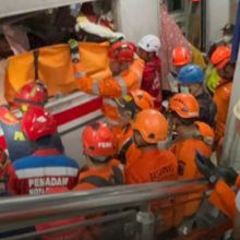 Dirut KAI: 6-7 Orang Masih Terjebak di Dalam Gerbong KRL