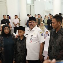 Serahkan Santunan Korban Kecelakaan Kereta di Bekasi, Rano: Bantuan Ini Tak Bisa Gantikan Kehilangan