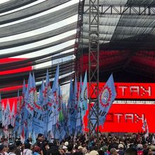 Ribuan Buruh Mulai Padati Monas untuk Peringatan May Day 2026