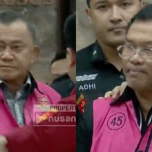 Penampakan Lodewyk Pusung dan Sony Sonjaya Digiring ke Mobil Tahanan Kejagung