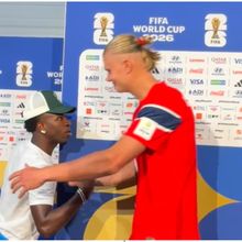 Respect! Vinicius Peluk Haaland Sebelum Tinggalkan Piala Dunia