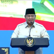 Momen Prabowo Tanya Tali Sepatu KDM: Merah ya?