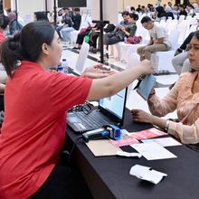 Antusias Warga Jelang HUT ke-81 Kemerdekaan RI: Berburu Undangan, Siapkan Busana Adat, hingga Tunggu Atraksi Pesawat