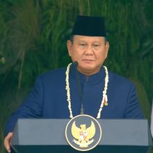 Prabowo Pakai Beskap Biru Dongker dan Ronce Melati saat Pimpin Upacara HUT Ke-81 RI