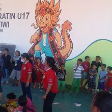 Tak Hanya Kebutuhan Dasar, Trauma Healing dan Perpustakaan Dihadirkan Bagi Pengungsi Anak-anak Gempa NTT