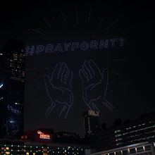 1.500 Drone di Langit Bundaran HI Jakarta Bawa Pesan Doa untuk Korban Gempa NTT