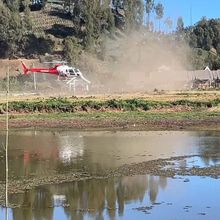 Helikopter Water Bombing Dikerahkan Padamkan Karhutla di Lereng Gunung Semeru