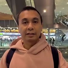 Pesawat Putar Balik Akibat Erupsi Gunung Krakatau, Raditya Dika Batal Hadiri acara Talk Show