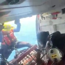 Helikopter Basarnas Evakuasi Satu Korban Selamat KM Virgo Transport 8