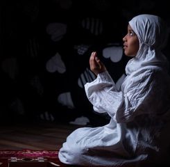 Tata Cara Sholat Tarawih Sendirian di Rumah