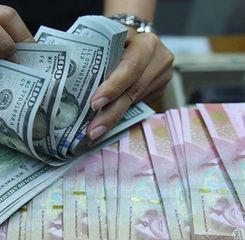 Rupiah Kian Tertekan, Makin Dekati Level Rp18.200 per Dolar AS