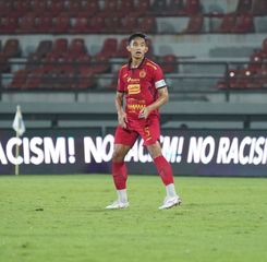 Jelang Persebaya vs Persija, Carlos Pena Masih Memantau Kondisi Rizky Ridho Sepulang dari Timnas Indonesia