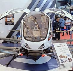 EHang 216-S, Mobil Terbang yang Memikat Pengunjung di IIMS 2025